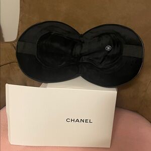 GWP  Black travel pillow with sleep mask,